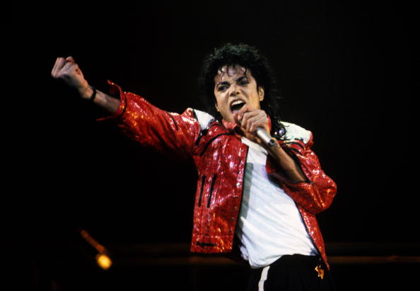 O Johnny Depp θα κάνει μιούζικαλ τη ζωή του Michael Jackson