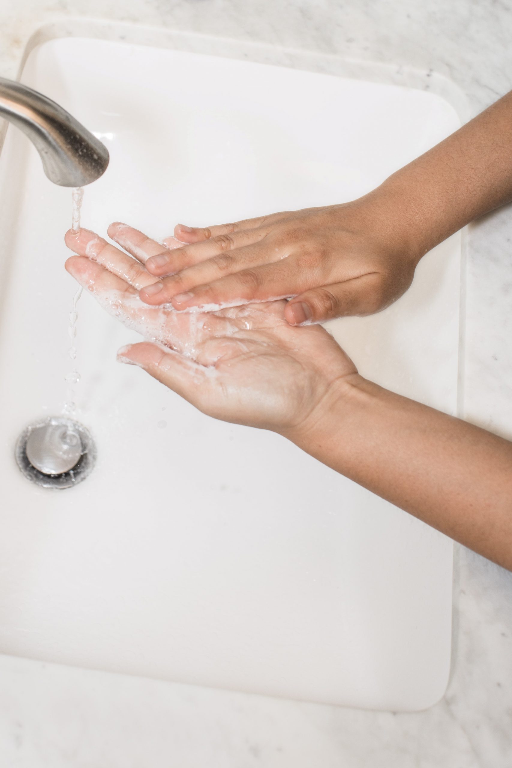 Για να μην ερεθιστούν τα χέρια σου από τα συνεχή πλυσίματα, κάνε αυτό το κόλπο