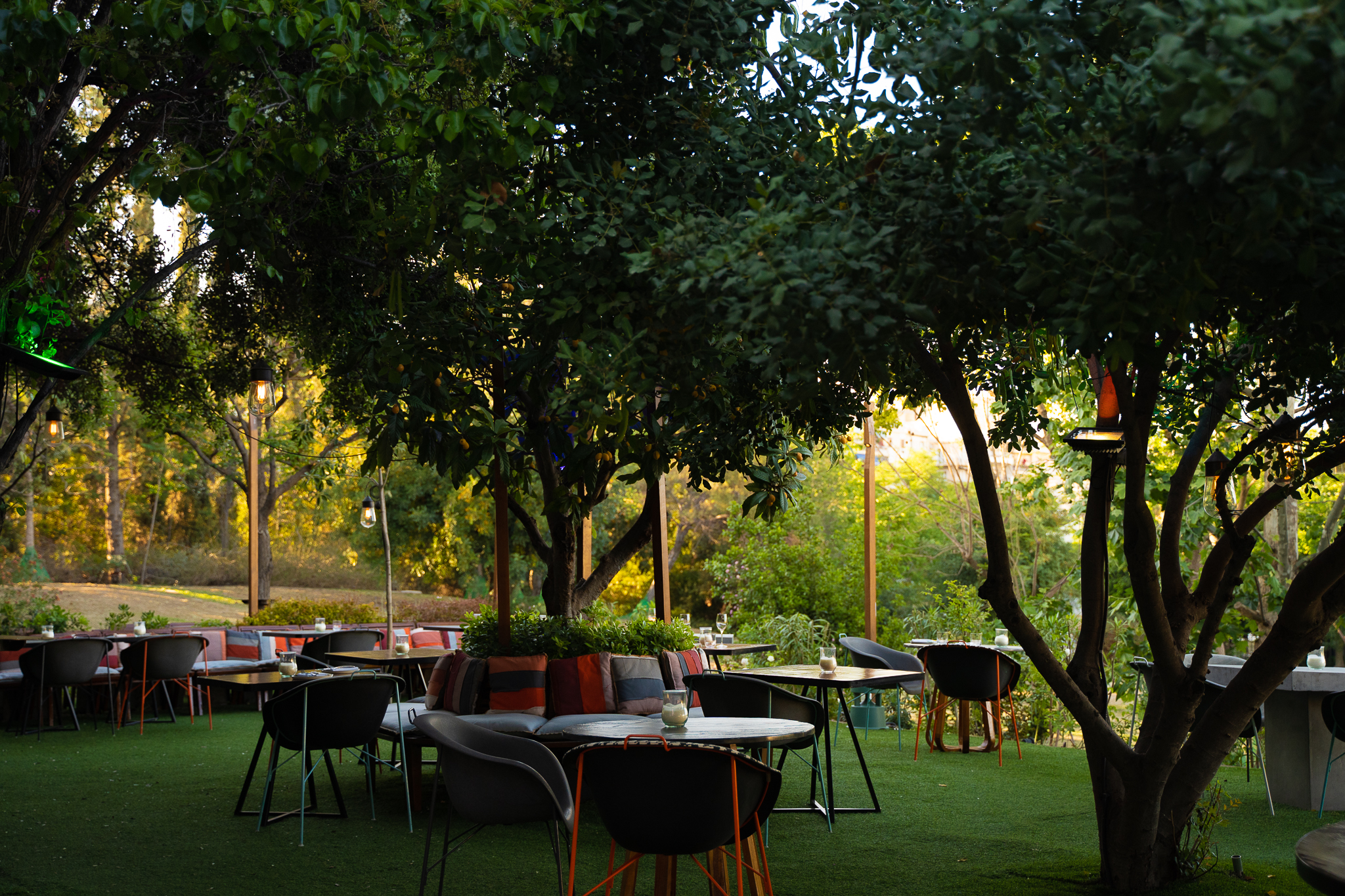 Take me out: Οι πιο ωραίοι κήποι της Αθήνας για φαγητό & ποτό