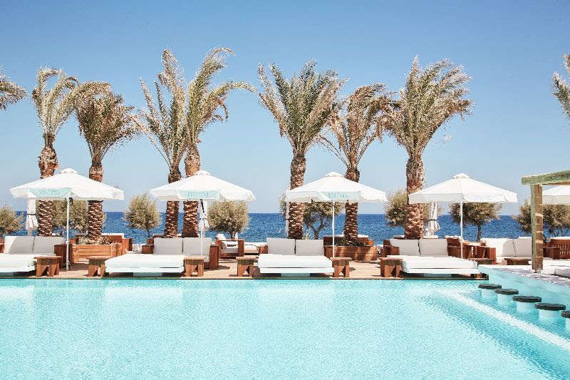 To Nikki Beach Resort & Spa Santorini ανοίγει τις πόρτες του αρχές Μαΐου.