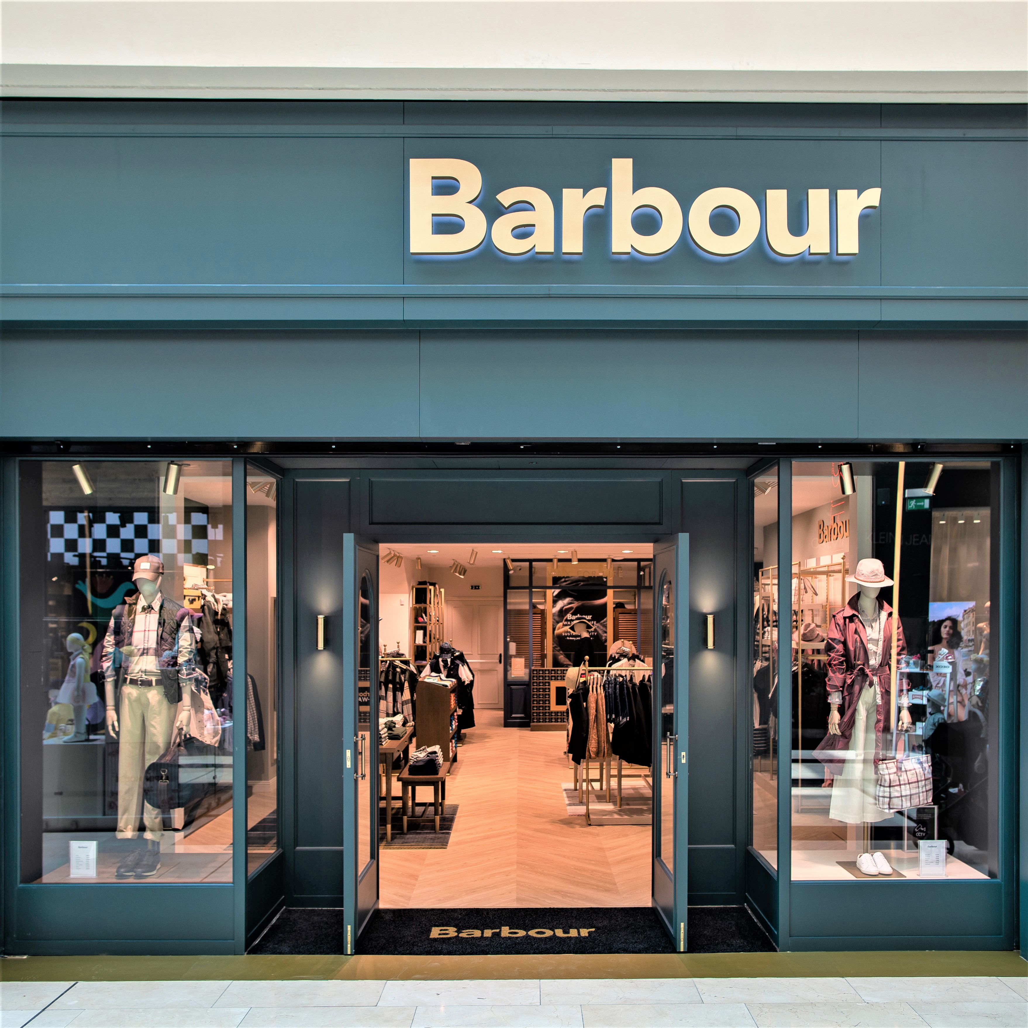 Το νέο flagship store της Βarbour στο Golden Hall είναι γεγονός