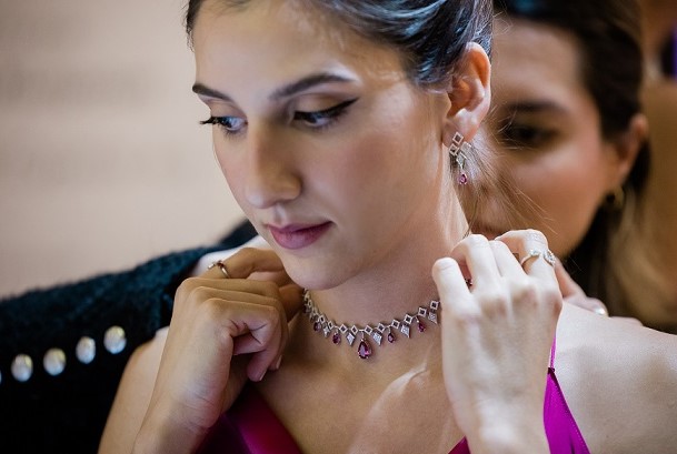 ELINA AFENTAKIS : Η νέα της συλλογή απευθύνεται σε γυναίκες που λατρεύουν τα κοσμήματα