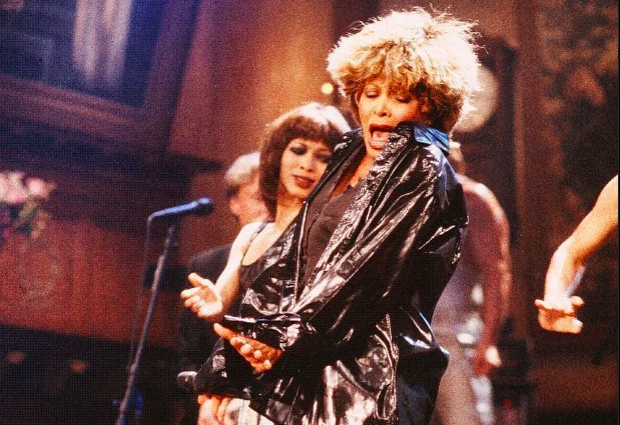 Tina Turner: Η ταραχώδης ζωή του ειδώλου των 80’s