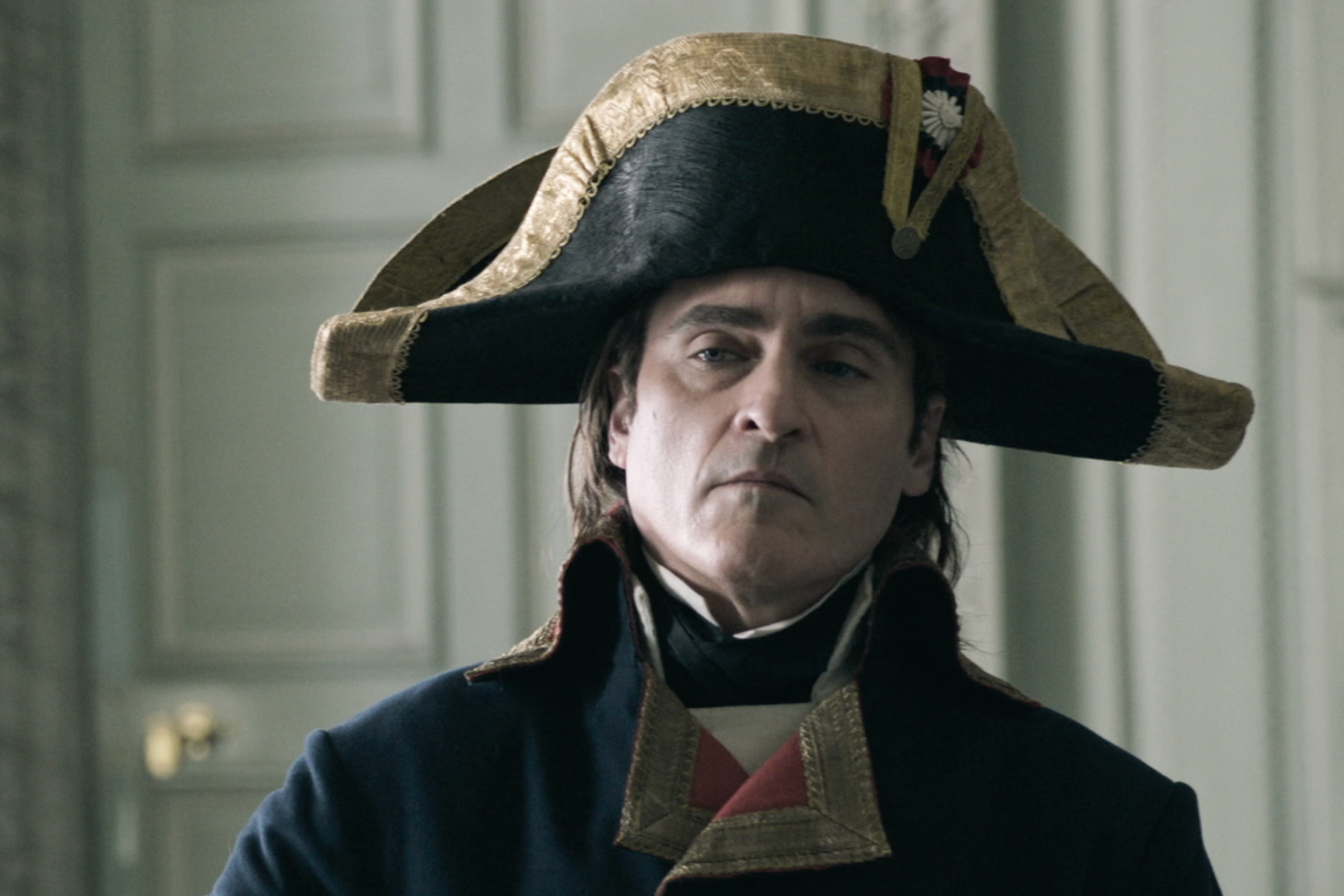 Napoleon: Το εκτός σεναρίου χαστούκι του Joacquin Phoenix στην Vanessa Kirby