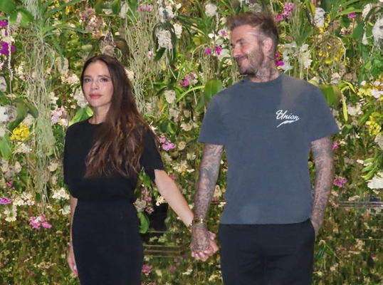 Beckhams: Μια βραδιά καραόκε και μια σχέση που καλά κρατεί 26 χρόνια μετά