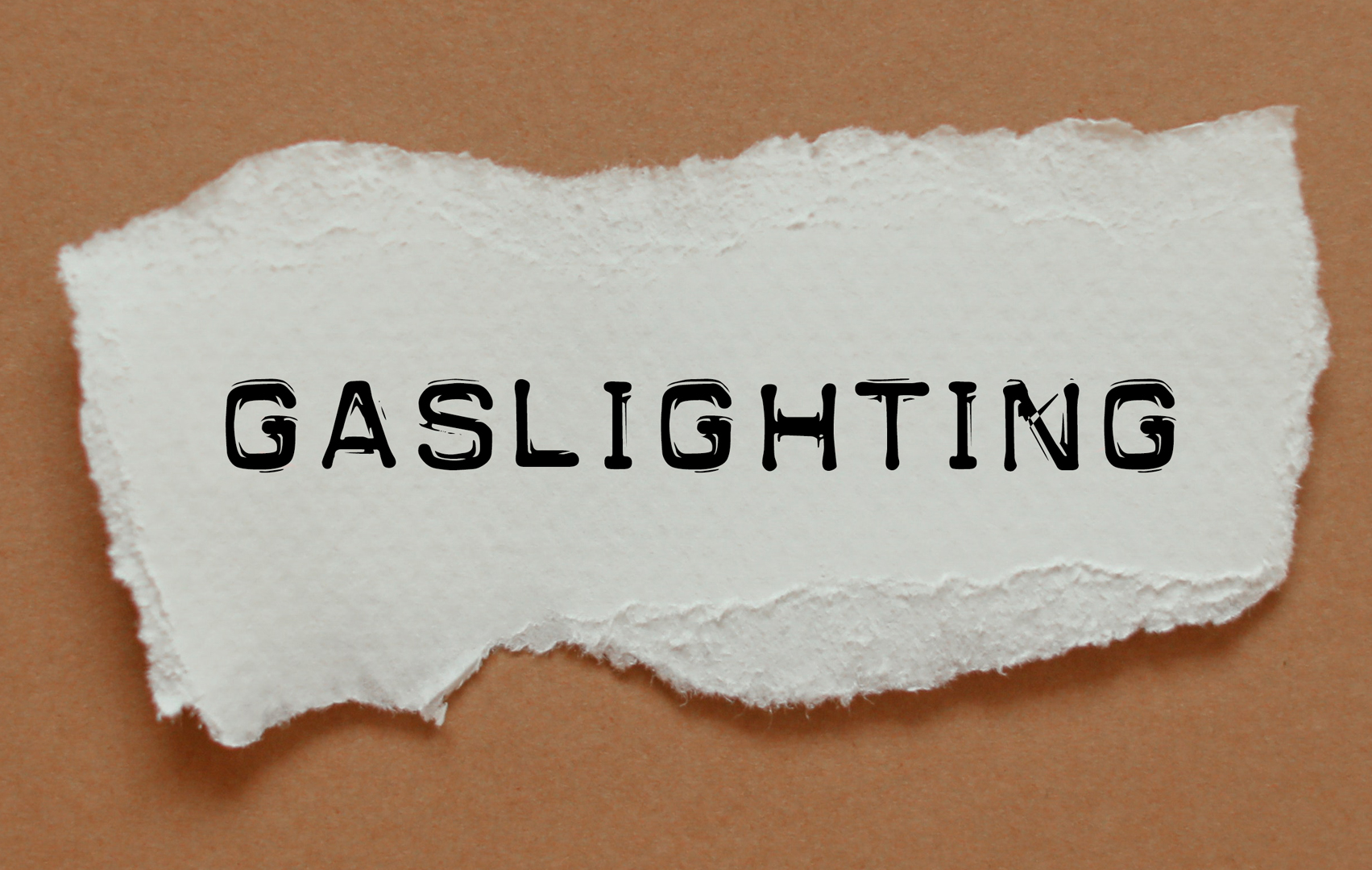 Gaslighting: 9 φράσεις που χρησιμοποιούν για να σε χειραγωγήσουν – και πώς να απαντήσεις