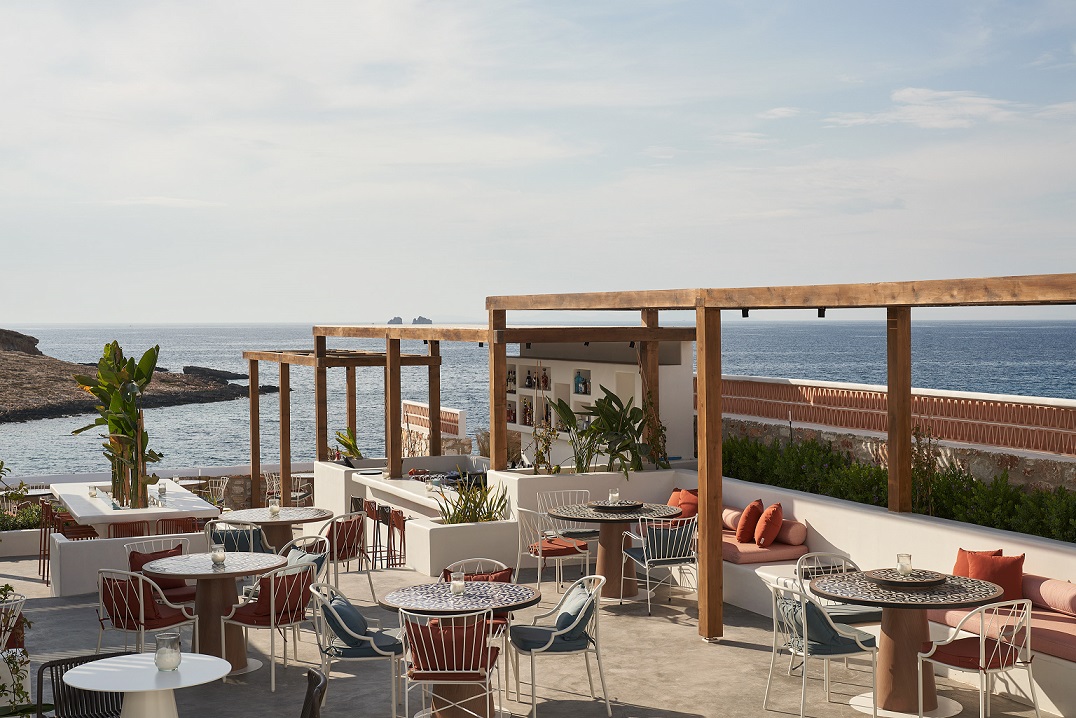 Το νέο MINOIS HOTEL και ο βραβευμένος chef Αλέξανδρος Τσιοτίνης  αναβαθμίζουν τη γαστρονομία της Πάρου με το εστιατόριο OLVO.