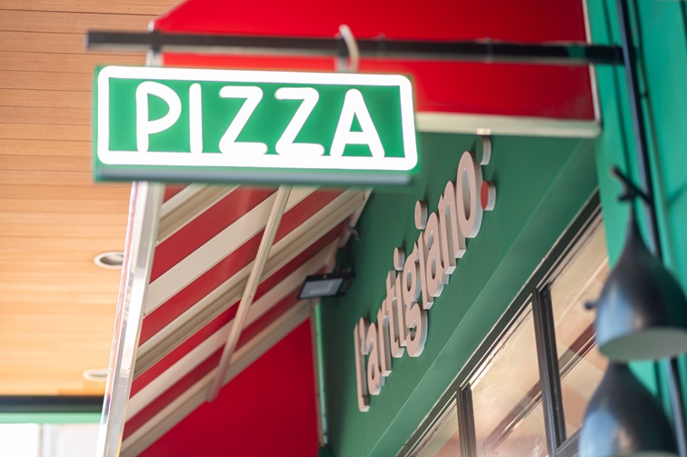Το μόνο love story που χρειαζόμαστε φέτος είναι η Chicago-style Deep Dish pizza της l’artigiano