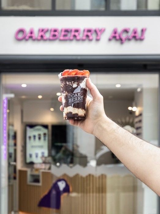 Oakberry: Φέρνει τη νέα εποχή του υγιεινού fast food στην Αθήνα με μοναδικά acai bowls και smoothies