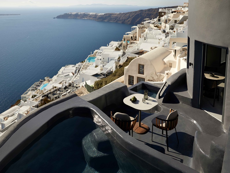 Kivotos Santorini : Το Bucket list ξενοδοχείο 5 αστέρων επιστρέφει δυναμικά