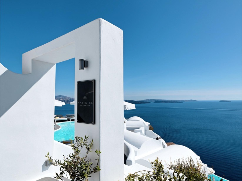 Katikies Santorini: Στη λίστα των 500 καλύτερων ξενοδοχείων  στον κόσμο του Travel+Leisure για το 2024