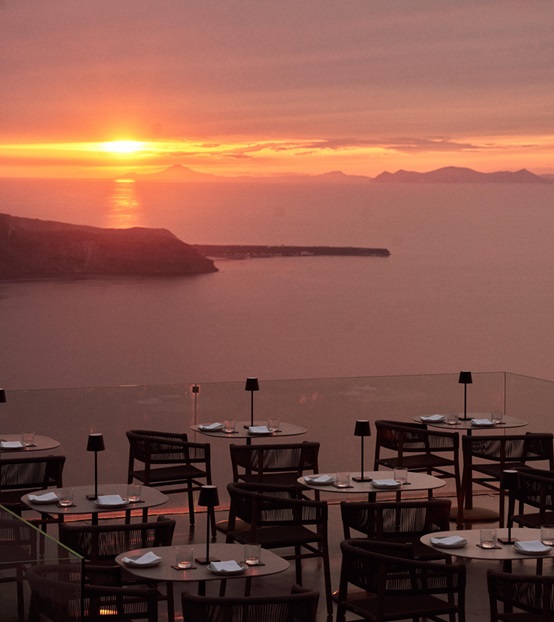 Κατριβέσης x Jacob Jan Boerma: Τo γαστρονομικό ραντεβού της χρονιάς στο Μavro restaurant του Kivotos Santorini.