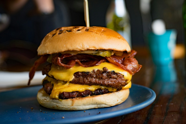 Smash Burger στην Αθήνα: Η Απόλυτη Συνταγή και τα καλύτερα σημεία για να το δοκιμάσεις