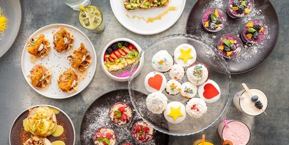 Sunday friends & family brunch στο La Suite Rooftop: Η πιο απολαυστική συνήθεια της Κυριακής επιστρέφει