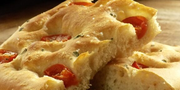 Focaccia: Η αυθεντική Ιταλική συνταγή και όλα όσα πρέπει να γνωρίζεις