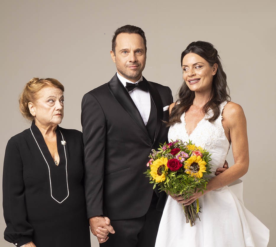 «Μαύρη Γαλότσα»: Η νέα οικογενειακή κωμωδία που αποκαλύπτει με χιούμορ όσα συμβαίνουν πίσω από τις πόρτες ενός σπιτιού