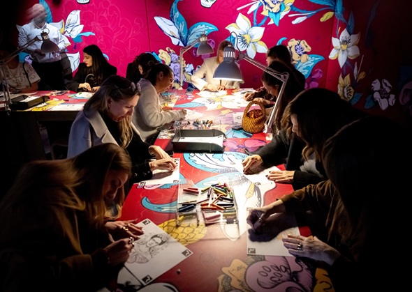 Ο αφρώδης οίνος Gancia γιόρτασε την γυναικεία δημιουργικότητα, με έμπνευση την Frida Kahlo.