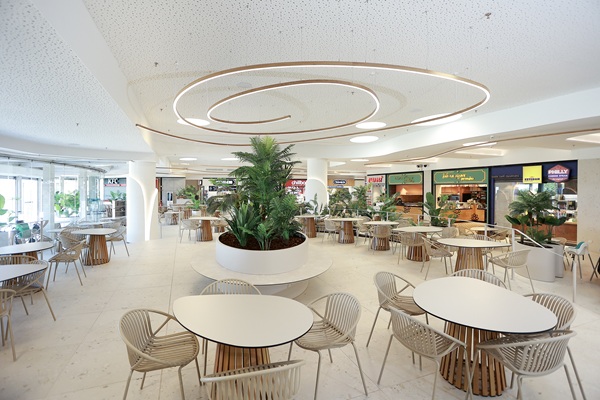 Mediterranean Cosmos: Το ανανεωμένο Food Court φέρνει ξανά στο προσκήνιο τις αγαπημένες γεύσεις